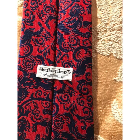 Vintage 70s Wide Tie 1970s Retro Griffin Print Red Blue Preppy Old Money Necktie - Picture 3 of 5